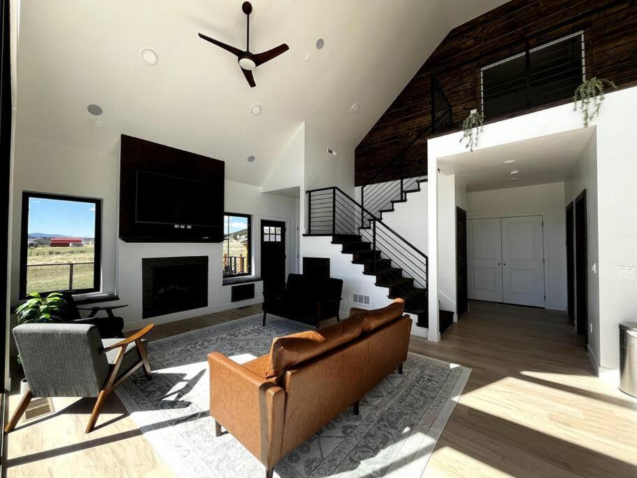 Red Rock Retreat Stunning Floor To Ceiling Views Villa Hatch Exterior photo